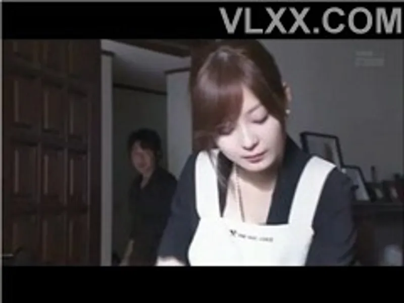 Anh xã đi bàn việc làm ăn, người vợ ở nhà bị bạn tình của chị gái cưỡng hiếp